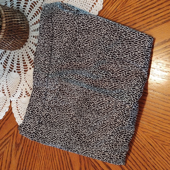 Coldwater Creek Capri Pants with Vented Hem, Hidden Hook Close 4 - Picture 14 of 14